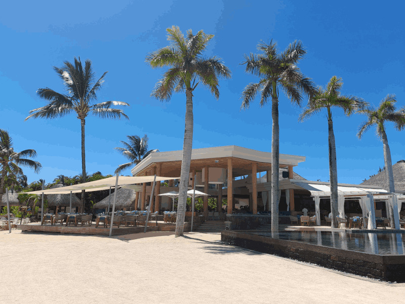 Four-Seasons-Hotel-Bambou-Restaurant-Anahita-Estate-01